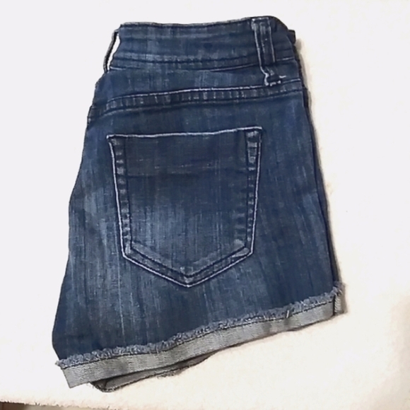 🌟H81 Rolled Jean Shorts~ - Picture 2 of 6